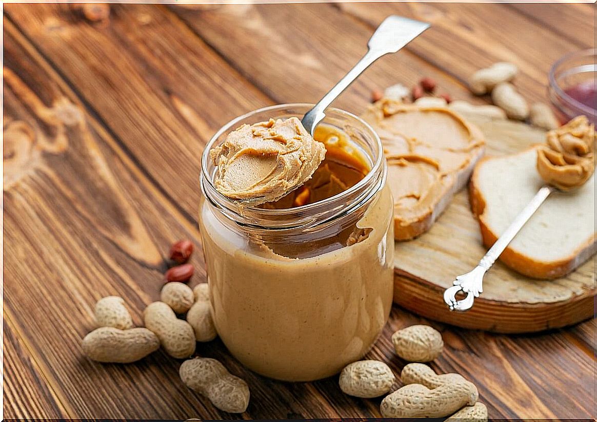 Recipe for making homemade peanut butter