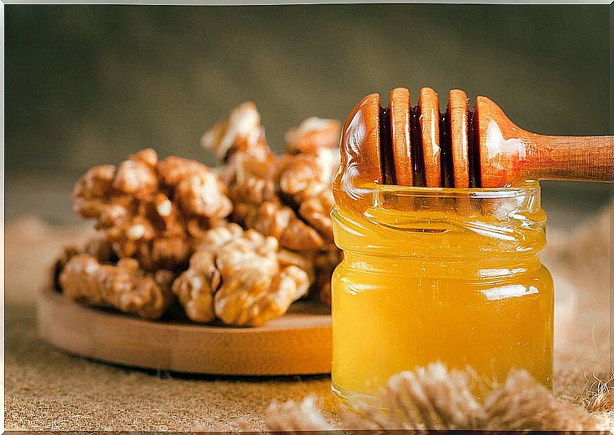 Honey and peeled walnuts