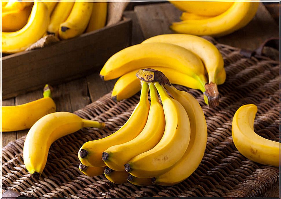 Banana removes warts