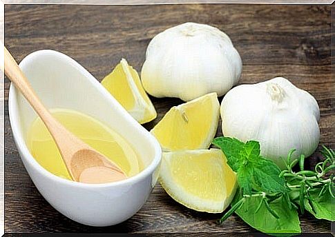 Garlic and lemon treatment to remove warts.