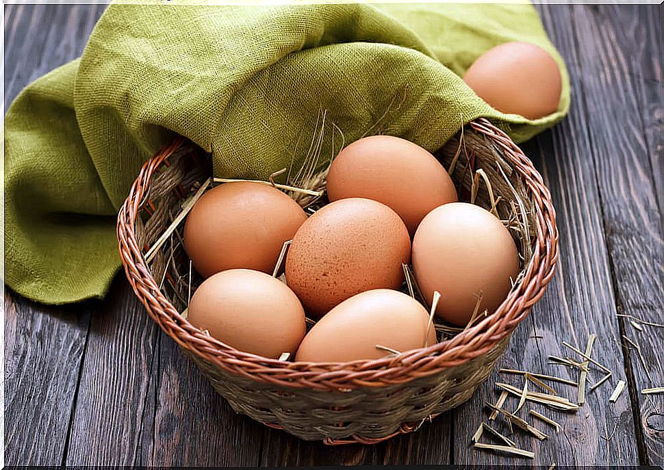 Basket with eggs