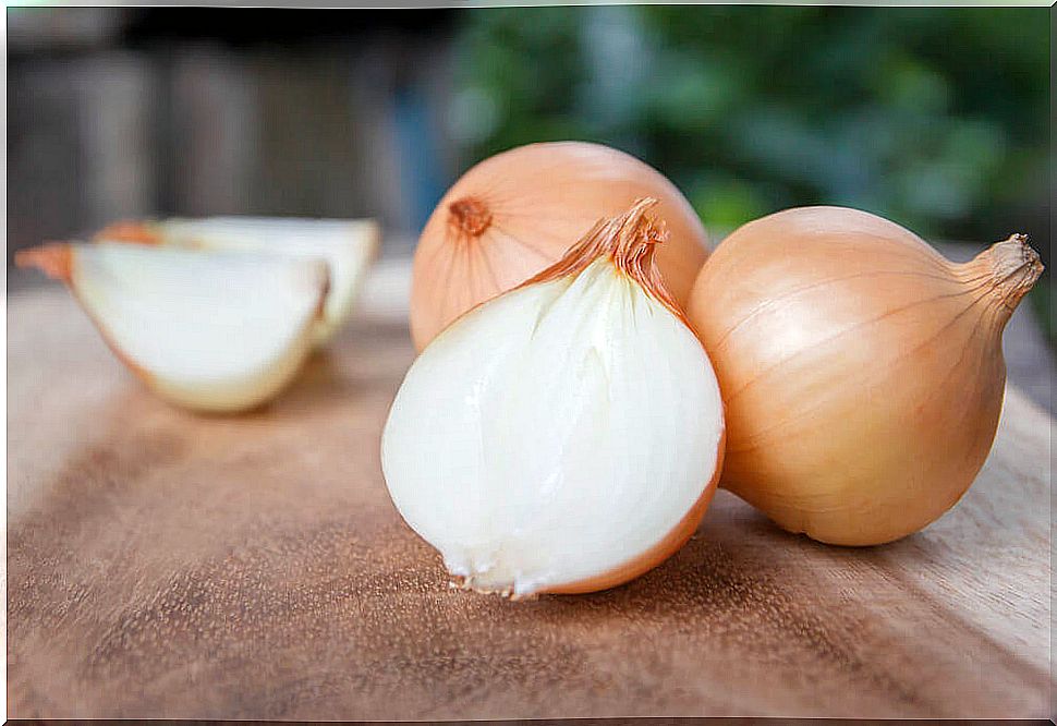 White onions for cooking.