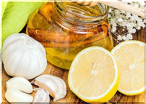 Lemon, honey and garlic remedy to lower cholesterol