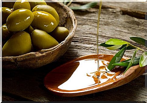 Anti-aging foods: olive oil