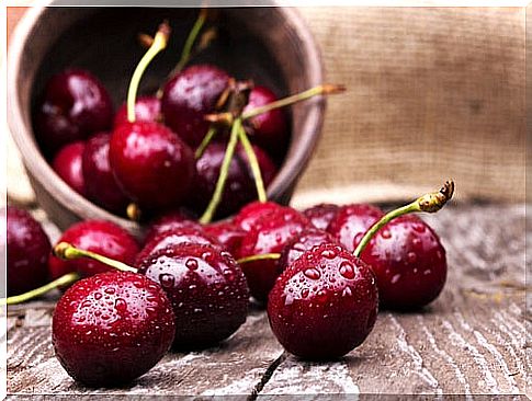 Base for smoothies made with vegetables: cherries.