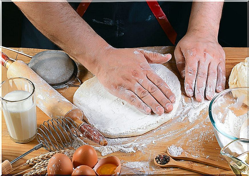 Baguette viennoise recipe.  Ingredients for making bread.