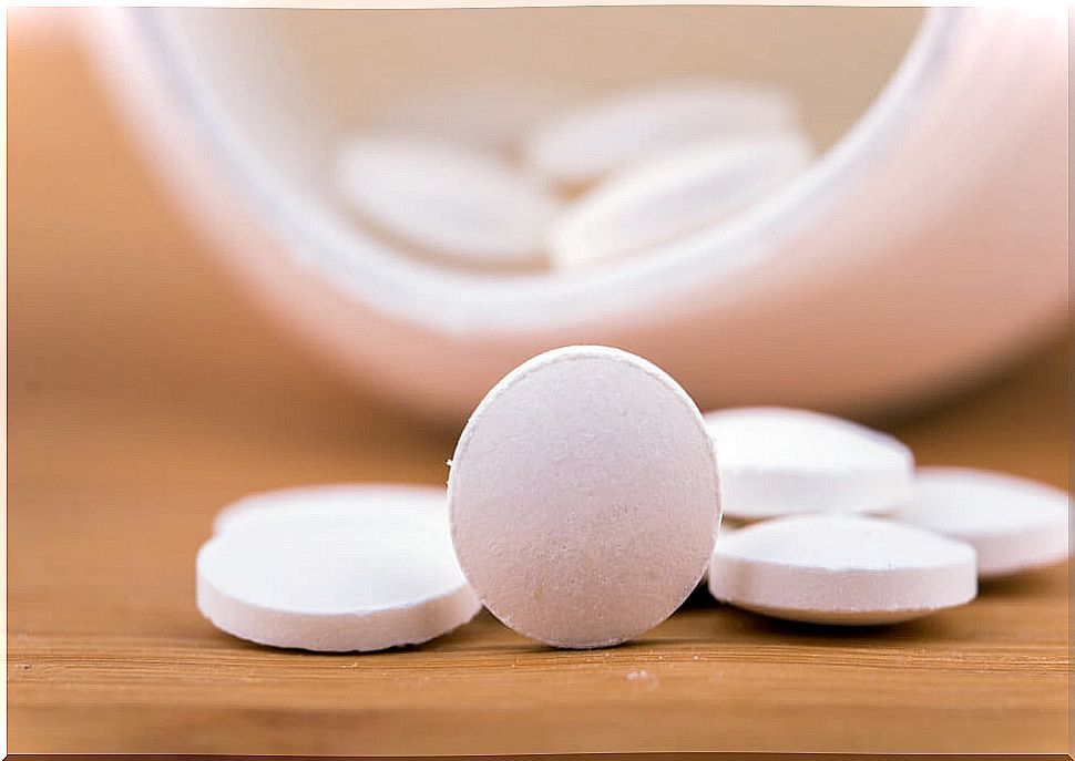 What are the differences between ibuprofen and acetaminophen?