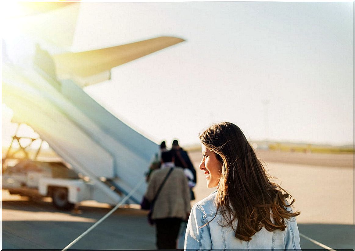 Woman gets on plane.